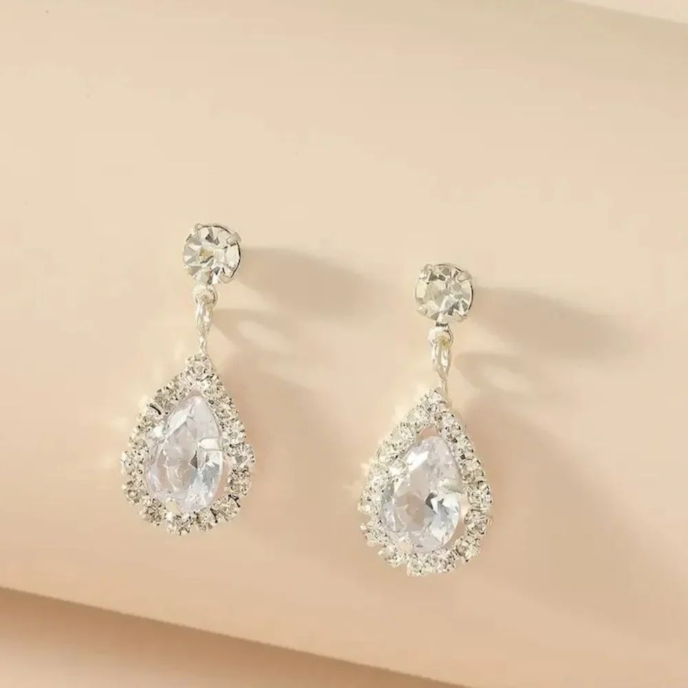 🔅🆕🔅 ✨Elegant Classy Beautiful Silver Drop Earrings✨